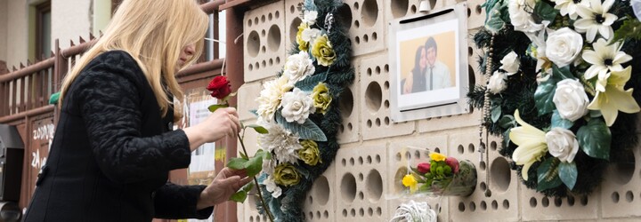 Slovenská prezidentka Čaputová uctila památku Jána Kuciaka a jeho snoubenky. Před dům, ve kterém byli zavražděni, položila květiny