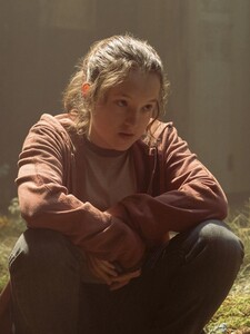 Zverejnili prvé fotky Belly Ramsey z druhej série The Last of Us. S ďalšou herečkou sa pripravuje na brutálne zabíjanie