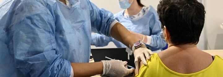 Maďarskí zdravotníci sa musia dať do septembra povinne zaočkovať, inak prídu o prácu