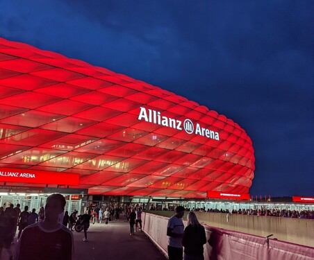 K ikonickým stavbám európskych metropol patria aj futbalové štadióny. V ktorom meste nájdeme Allianz Arenu?