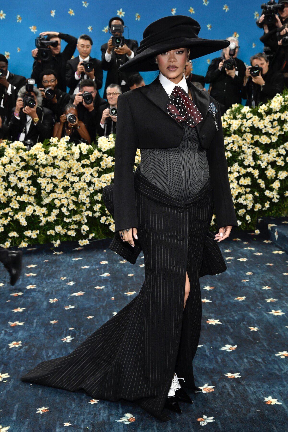 Rihanna oznámila na Met Gala 2025 tehotenstvo.