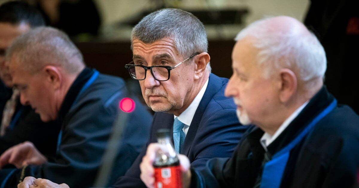 PRŮZKUM: ANO stále posiluje, Motoristé sobě se propadají. Jak by nyní dopadly volby?