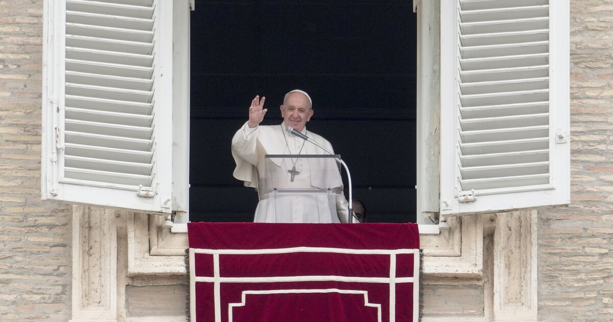 Vatikán čelí finančním problémům. Papež před hospitalizací plánoval osekat rozpočet