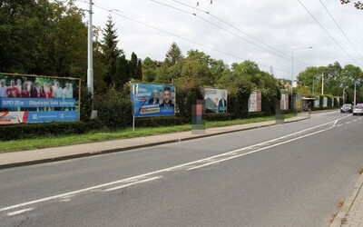 Sprejer senior maloval ve Zlíně symbol ruské agrese Z na billboardy.
