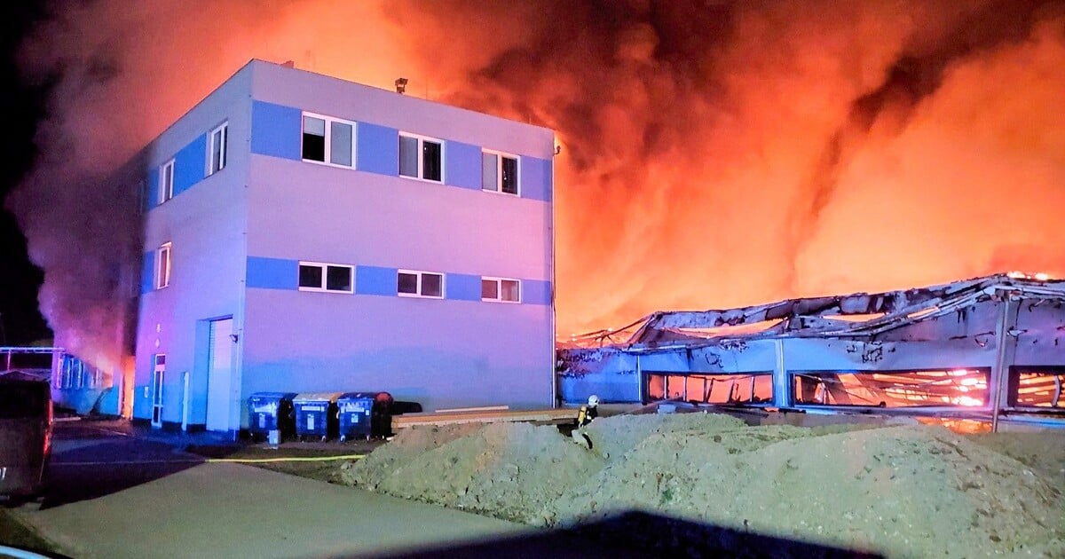 Policie zadržela tři podezřelé ze žhářského útoku v Pardubicích. Dva skončili ve vazbě, třetího dopadli na Slovensku