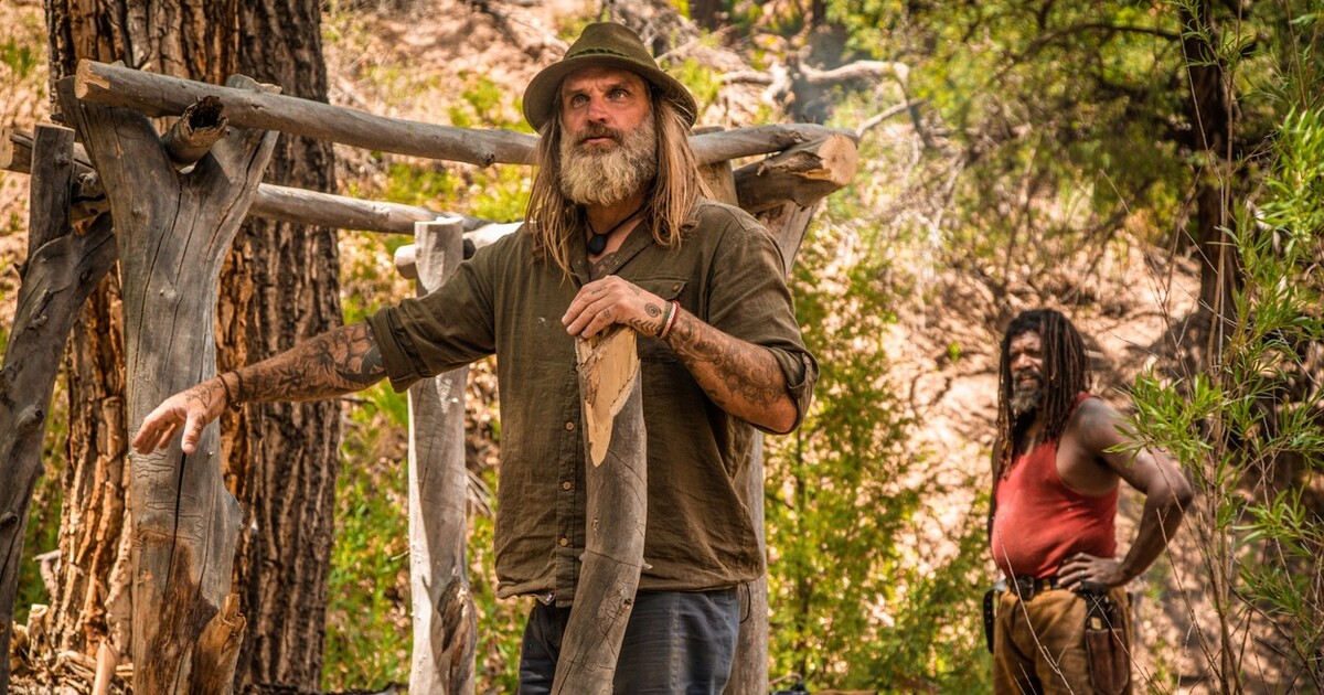 Málem zemřel na infarkt, tak se odstěhoval do jeskyně. Seznam se s mužem, který učí o životě v divočině