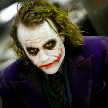 Ktorý z týchto predmetov použil Joker v Temnom rytierovi na usmrtenie človeka?