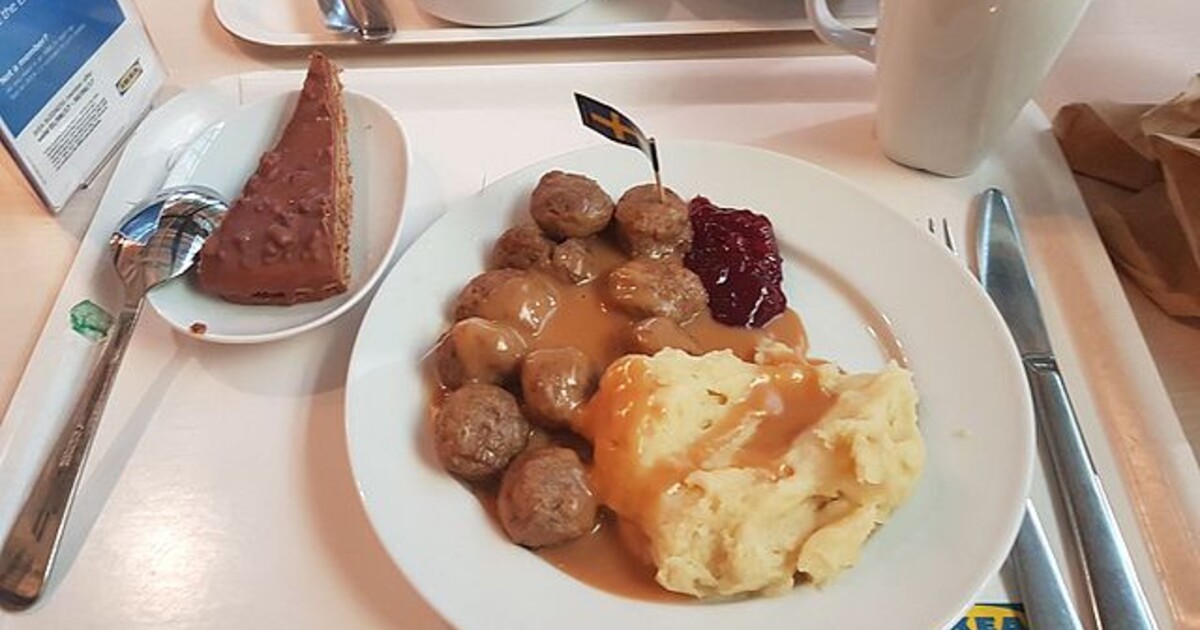 Ikea plánuje zavést rozvoz jídla. Jeho prodejem vydělává rychleji než prodejem nábytku