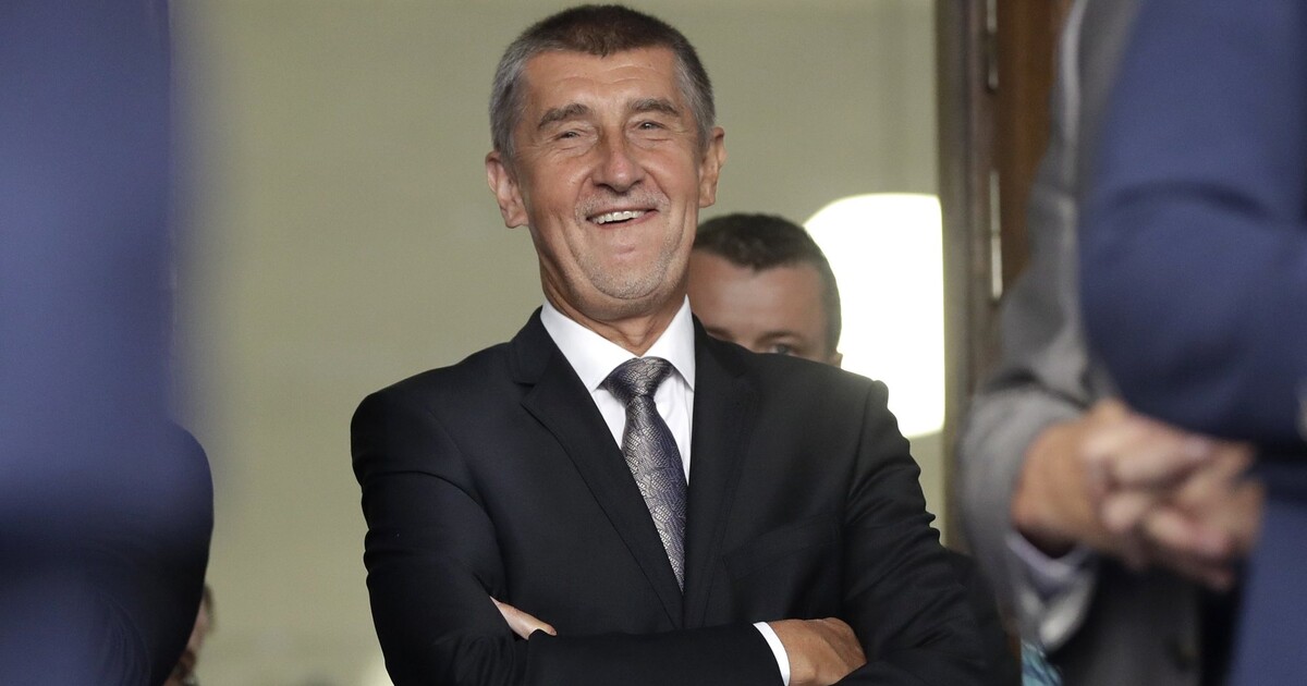 KVÍZ: Motýle, flákanec i kokain v konečníku. Jak dobře znáš hlášky českých politiků a političek?