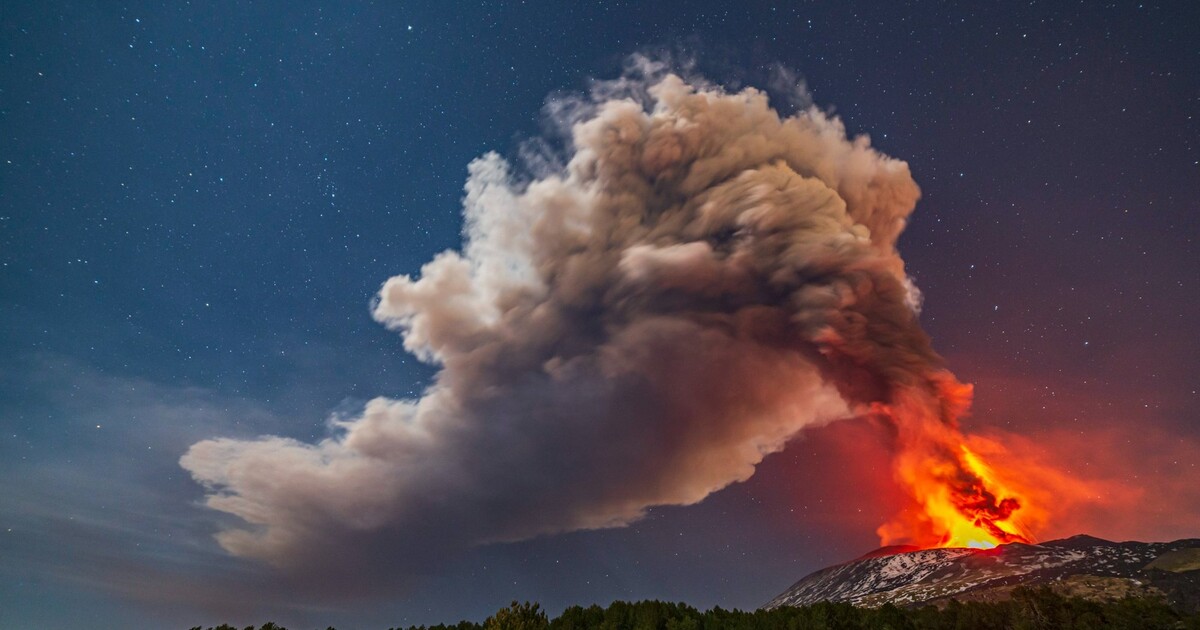 AKTUÁLNĚ: Panika na Sicílii. Vybuchla Etna, turisté v blízkosti se dali na úprk