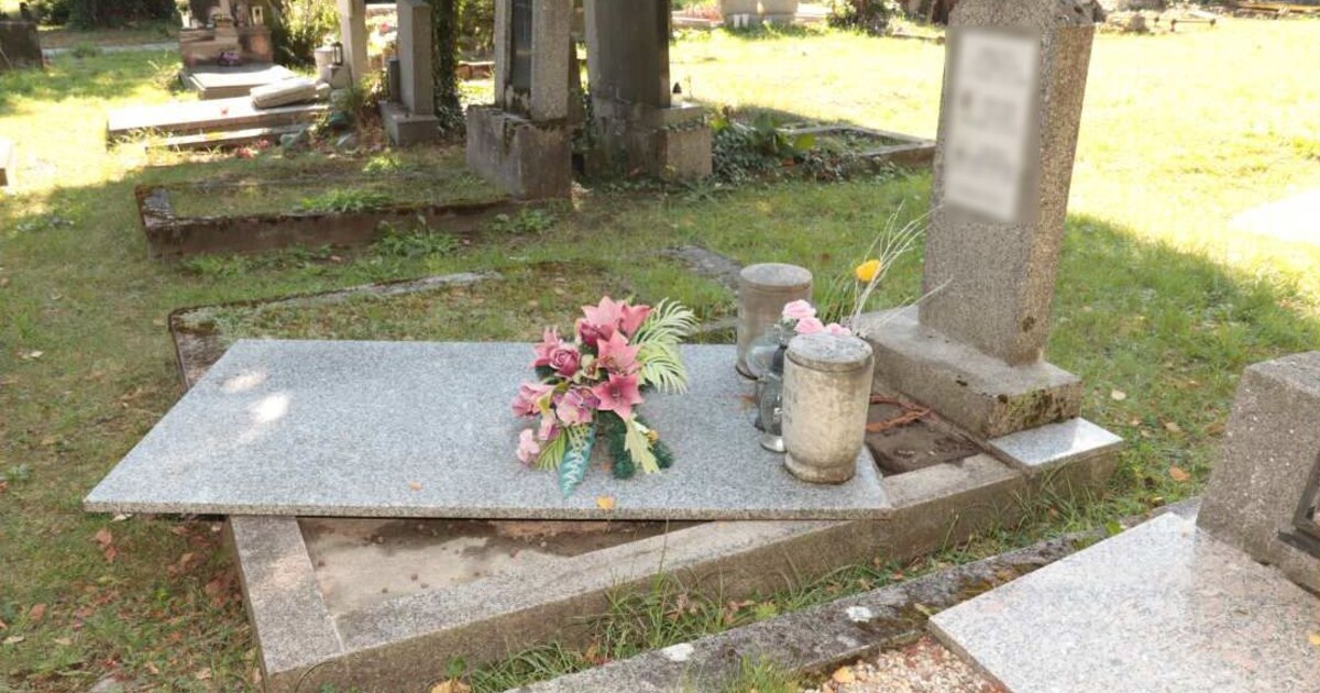 FOTO: Hyenismus v Olomouci: Někdo na hřbitově poničil desítky hrobů a uren