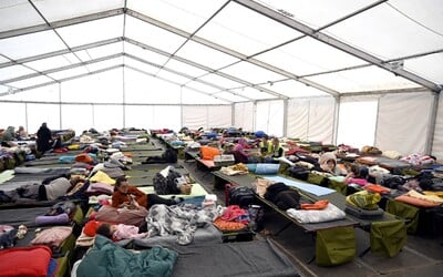 Vláda schválila príspevok na ubytovanie Ukrajincov. Ľudia, ktorí ubytujú utečenca, môžu dostať 7 eur na noc.