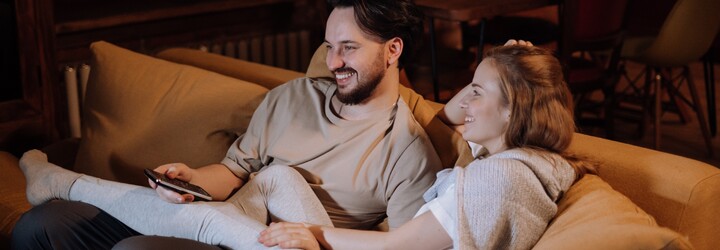 DIGI bude aj nasledujúce tri roky prinášať živé prenosy Premier League. Môžeš sa tešiť na nové športové kanály