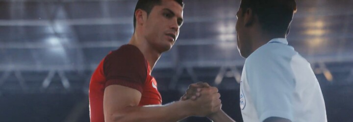 Cristiano Ronaldo si v najnovšej prepracovanej reklame pre Nike vymenil telo s mladým chlapcom. Ako to dopadlo?
