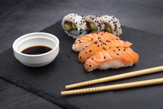 Aký je pôvodný význam slova sushi?