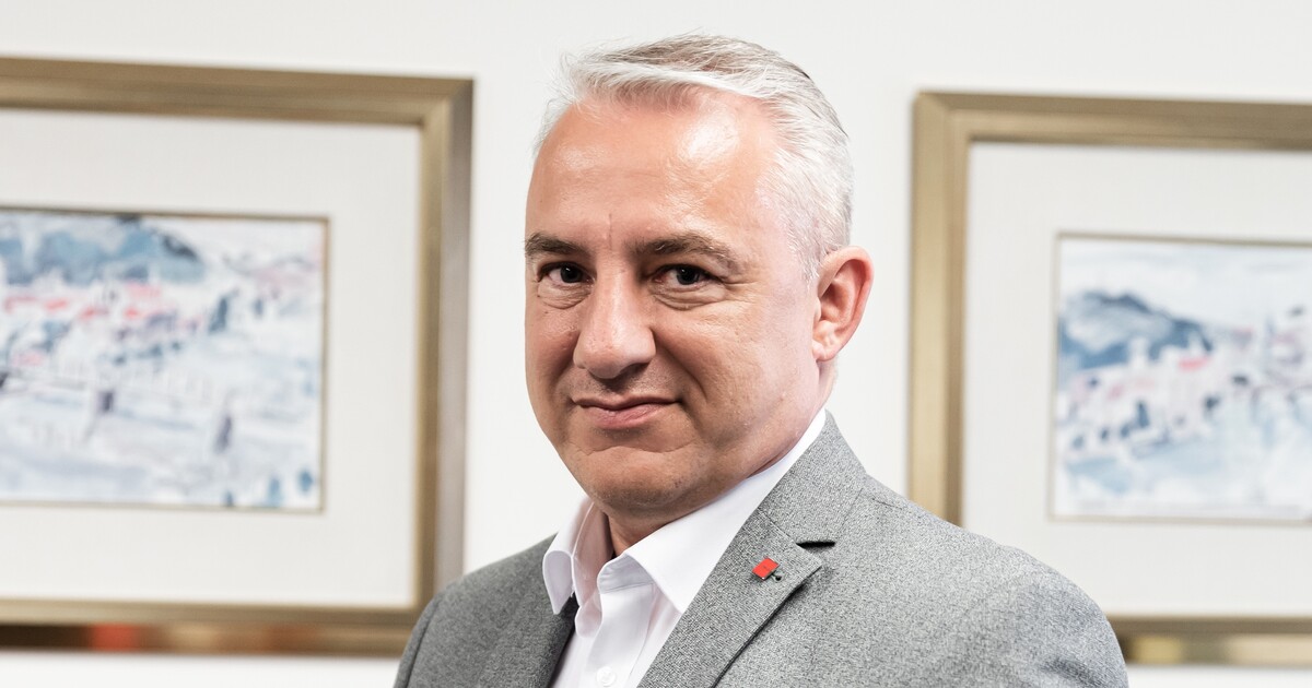 Aktuálně: Odbory vyhlásily v reakci na vládní úspory stávkovou pohotovost