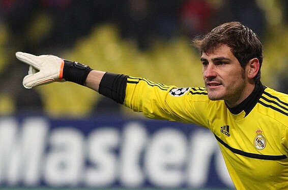 Známy brankár Iker Casillas chytal takmer celú kariéru za Real Madrid. Vieš, kam následne prestúpil? 