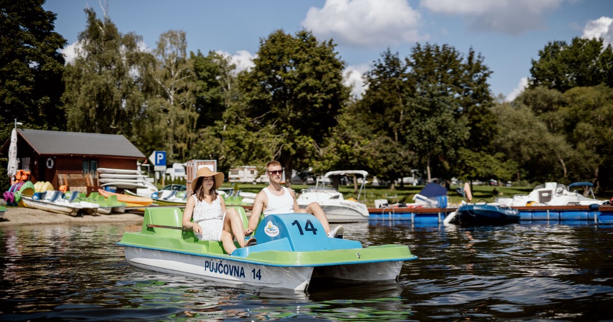 KAM NA VÝLET: 6 míst ve středních Čechách, kde si vychutnáš vodní sporty a odpočinek na pláži