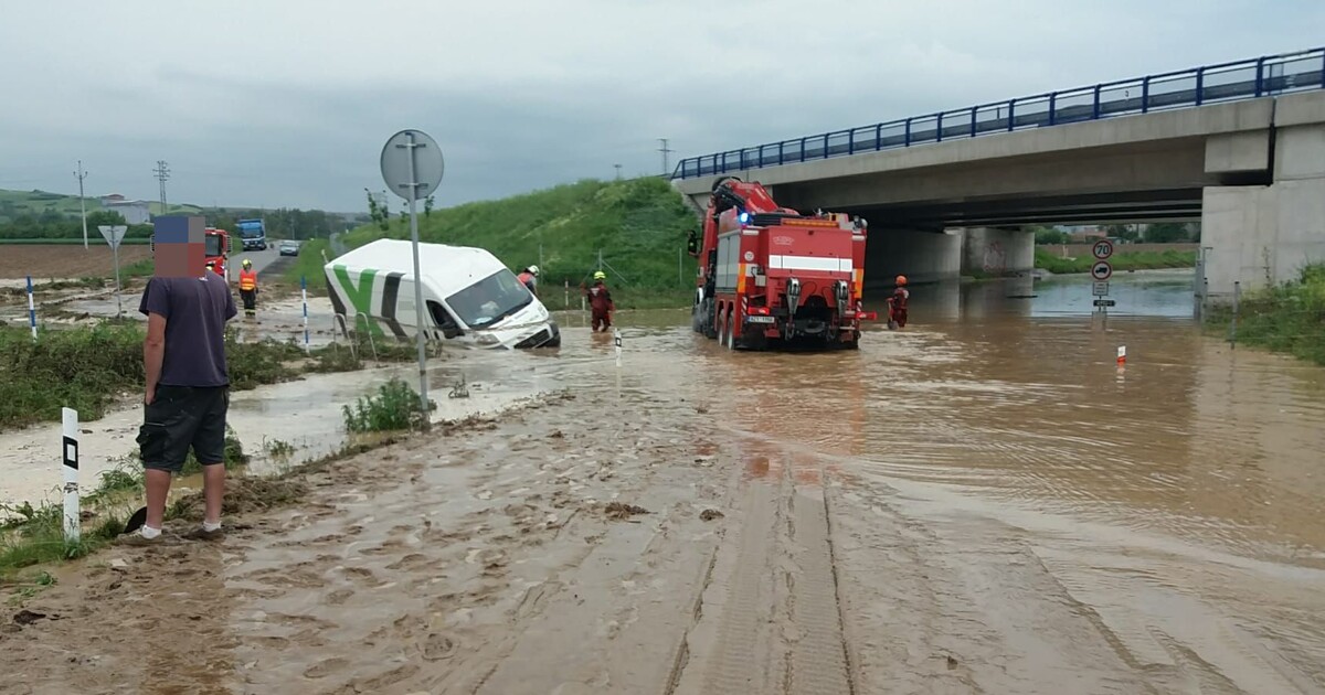 Hasiči na Moravě likvidovali škody napáchané bouřkami a silným deštěm