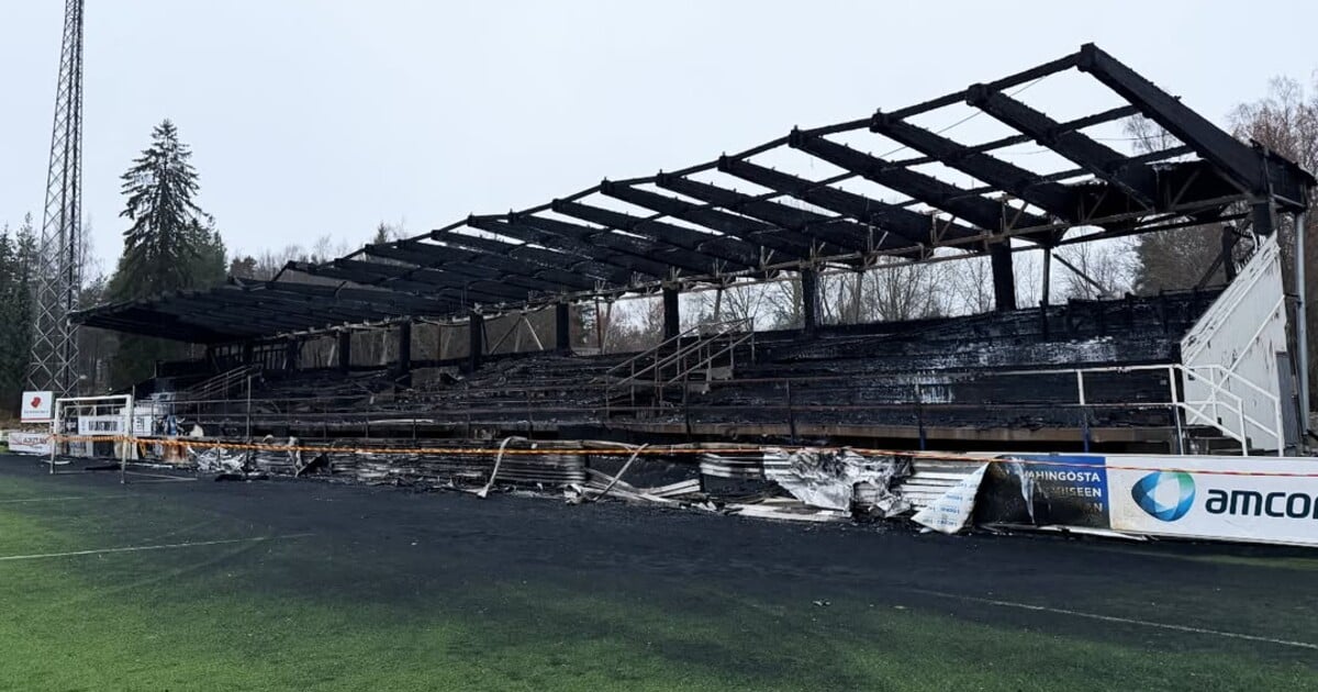 Město truchlí milovaný stadion. Patnáctiletý kluk podpálil tribunu
