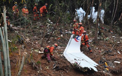 Spadnuté čínske lietadlo, v ktorom zomrelo všetkých 132 ľudí na palube, havarovalo podľa vyšetrovateľov zámerne.
