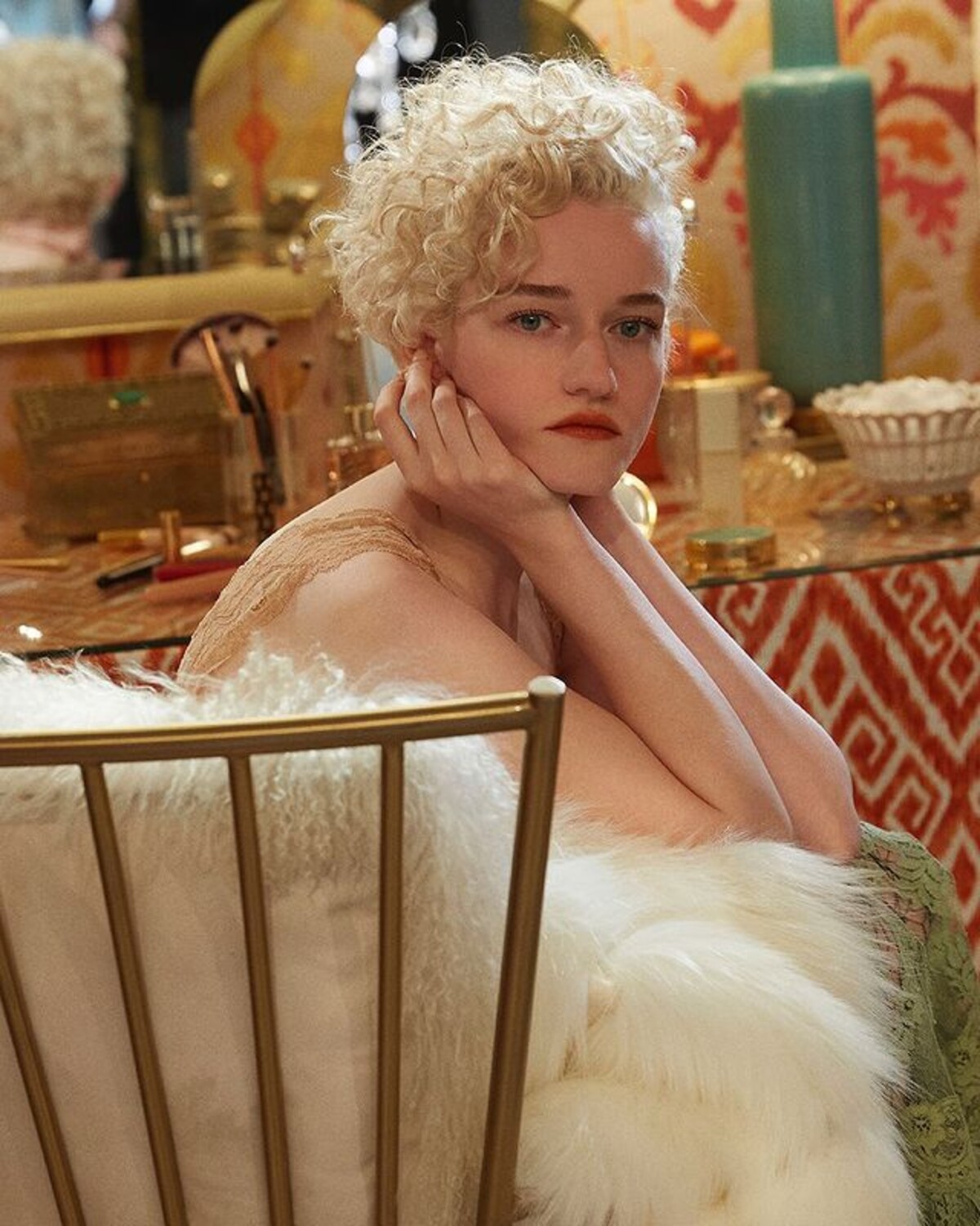 Hviezdou novej kampane Gucci Guilty, ktorá je inšpirovaná 60. rokmi, je aj Julia Garner.