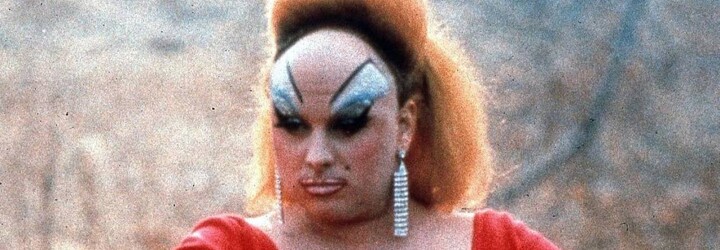 10 extrémně bizarních erotických scén: vejce jako sexuální hračka nebo masturbace před sestrou a kamarádem