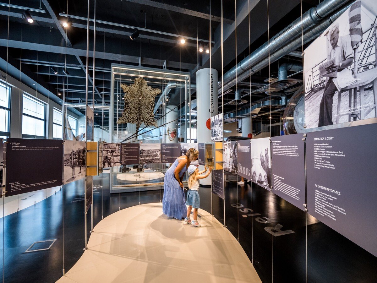 Keď budeš v Zlíne, určite navštív interaktívne múzeum, kde okrem iného nájdeš aj tisíce párov najrôznejších druhov obuvi.