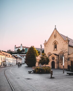 Ktoré hlavné mesto sa nachádza na obrázku? 