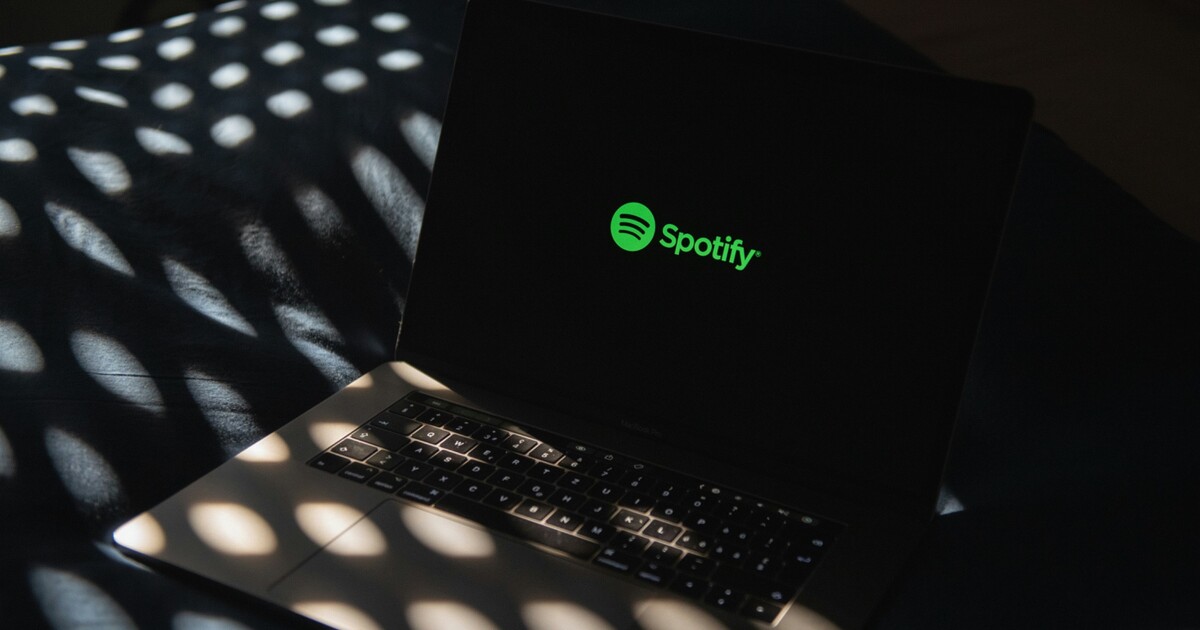 Spotify čelí kritike, rušia si ho používatelia aj umelci. Zistilo sa, že peniaze z predplatného putujú do vojenského zbrojenia