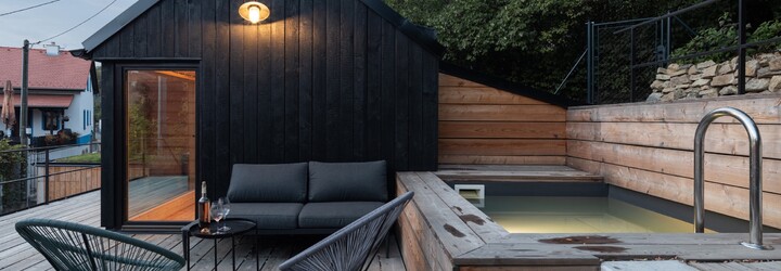 Víkendový dům schovaný mezi vinnými sklepy, ve kterém architekti skloubili moderní design s původní stavbou