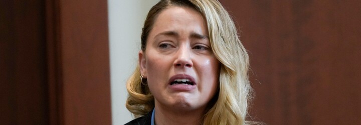 Johnny Depp údajne Amber Heard strčil do vagíny fľašu a prvýkrát jej dal facku v roku 2012. Zlomilo mi to srdce, tvrdí herečka