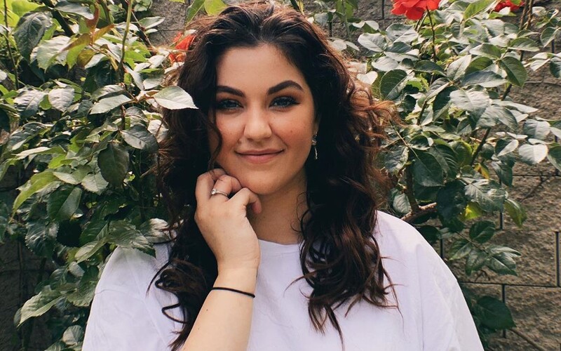 Celeste Buckingham povzbuzuje všechny, aby si vážili svého těla: „Dlouho bojuji s tím, jak vypadám, držela jsem hladovku.“