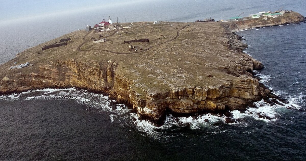 Volodymyr Zelenskyj navštívil Hadí ostrov, kde zazněla legendární věta: „Ruská válečná lodi, jdi do...!“