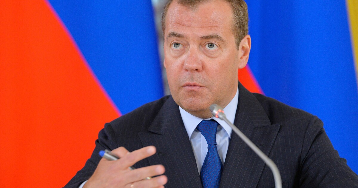 Medveděv varuje USA: Trumpova ultimáta prý mohou vést k válce s Ruskem