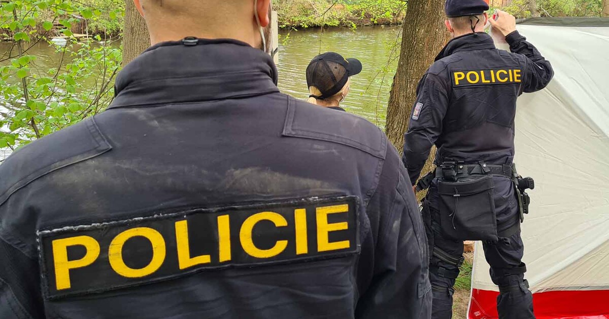 Za nevyjasněných okolností zemřel v Novém Jičíně muž, když na čtyřkolce sjížděl sjezdovku