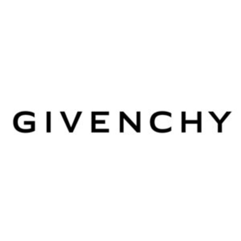 Který návrhář byl kreativním ředitelem módního domu Givenchy od roku 2005 do roku 2017?