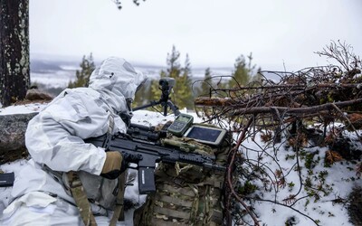 Fínsko vie zmobilizovať až 1 milión vojakov. Rusku sa po jeho vstupe do NATO predĺžia hranice s Alianciou o 1 300 kilometrov