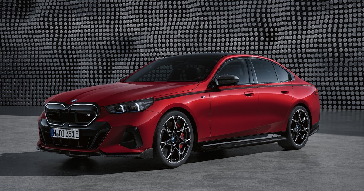 Nové BMW řady 5 je již možné vylepšit karbonovými doplňky a efektními disky M Performance přímo z továrny