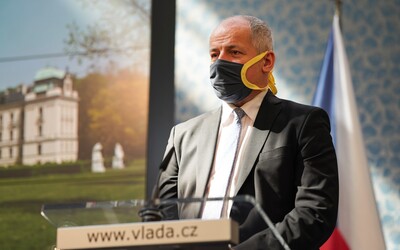 Nakažených bude až 8 tisíc denně, říká Prymula. Prý dojde k omezení hromadných akcí.