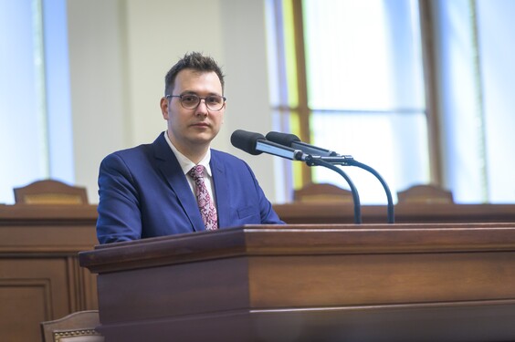 Za kterou stranu je Jan Lipavský ministrem?