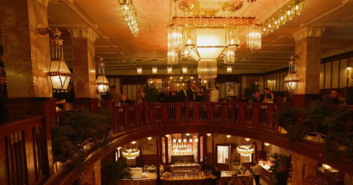 Podívej se, jak vypadá nový luxusní hotel W Prague na Václaváku. Vrátil život ikonickému Grand Hotelu Evropa