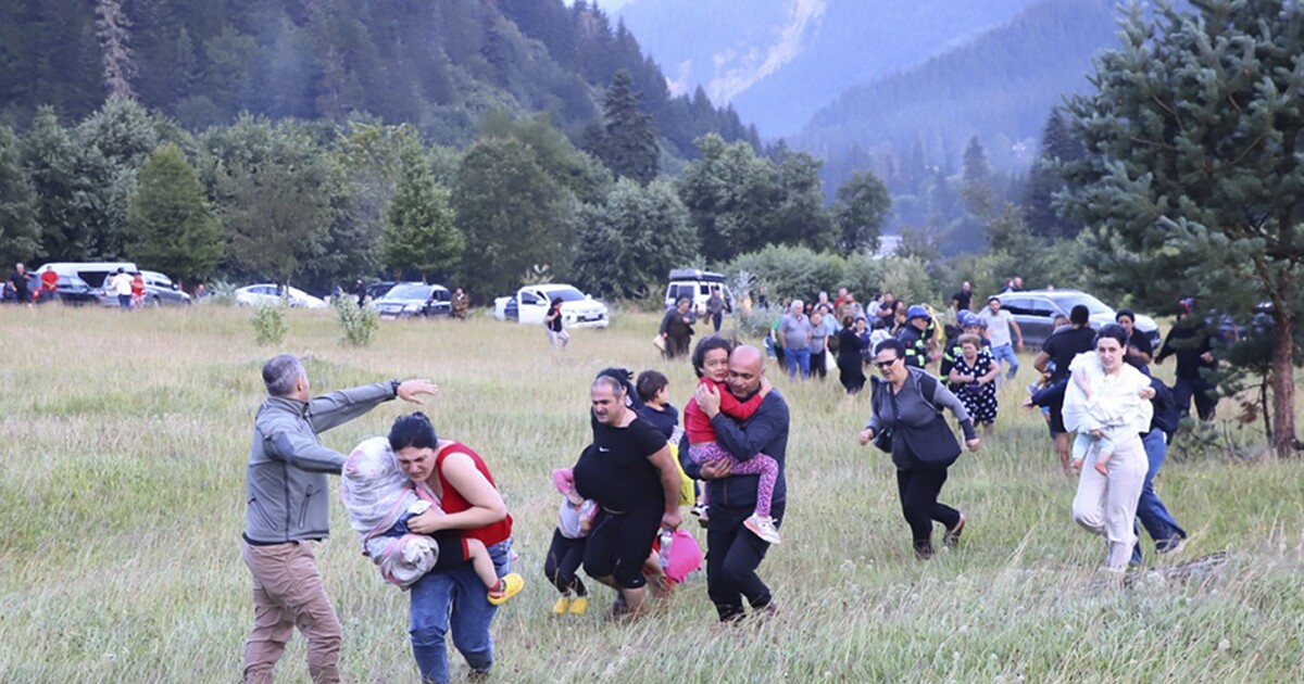 Tragédie v oblíbené turistické destinaci: Sesuv půdy pohřbil 17 lidí, počet obětí však stále roste