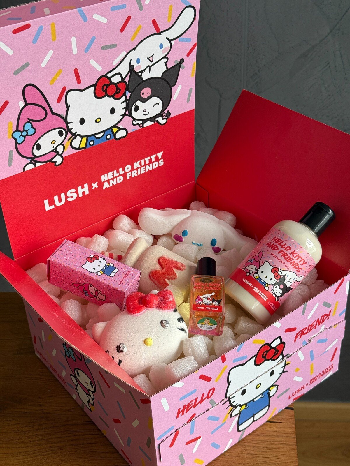 lush hello kitty limitka