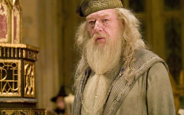 Profesor Albus Percival Wulfric Brian Dumbledore. Z koľkých slov pozostáva jeho meno?