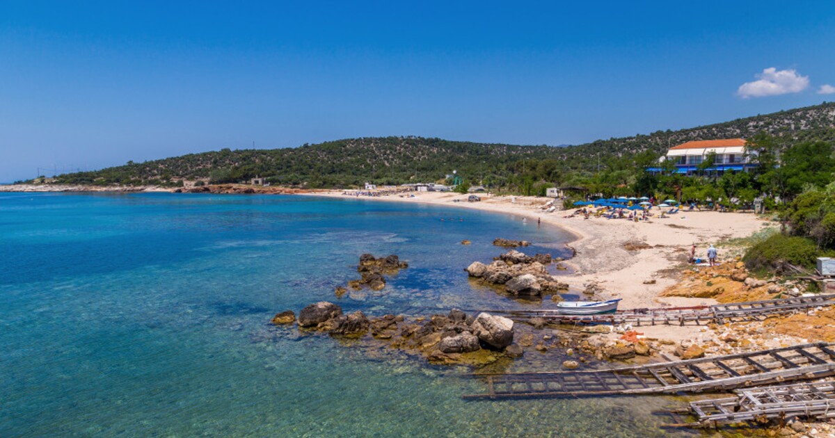 Česká turistka zemřela na oblíbeném řeckém ostrově. Zkolabovala a sanitce trvalo skoro hodinu, než na místo přijela