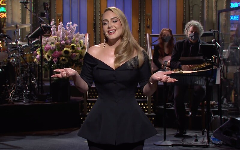 Adele se po letech vrátila do SNL. Vtipkovala o svém zhubnutí.
