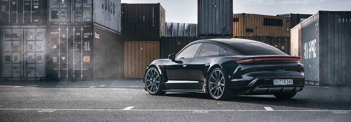 Porsche Taycan od Brabusu má 761 koní, krikľavý interiér a karbónový aerodynamický packet
