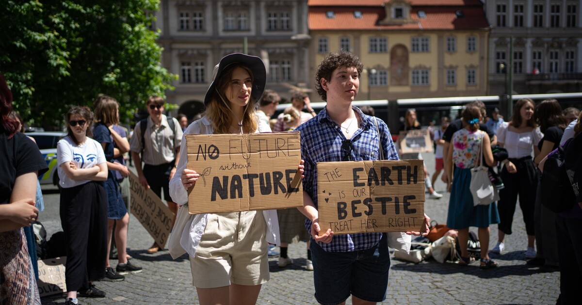 Londýn se chystá na 30 tisíc klima aktivistů, mohli by narušit maraton. Stávkovat bude i české studentstvo