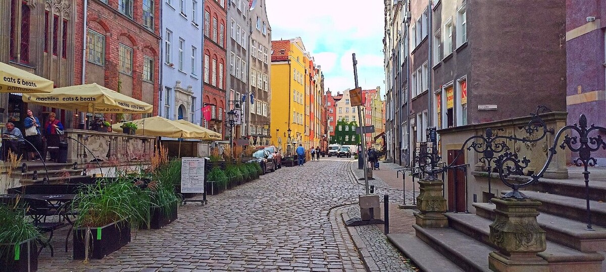 Ulica Piwna v Gdansku patrí medzi najviac populárne, a predsa sa na nej nemusíš predierať pomedzi ľuďmi.